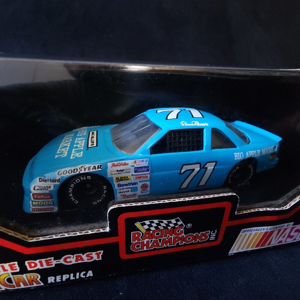 Racing Champions 1:43 Scale Stock Car Replica #71 Dave Marcis 1991 NASCAR